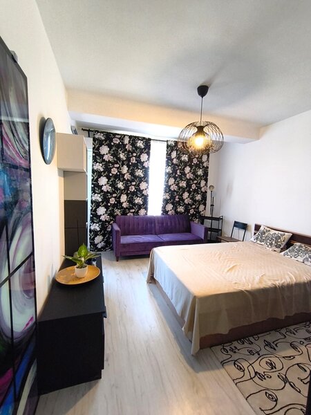 Militari Residence, garsoniera, loc de parcare inclus, 300 eur.