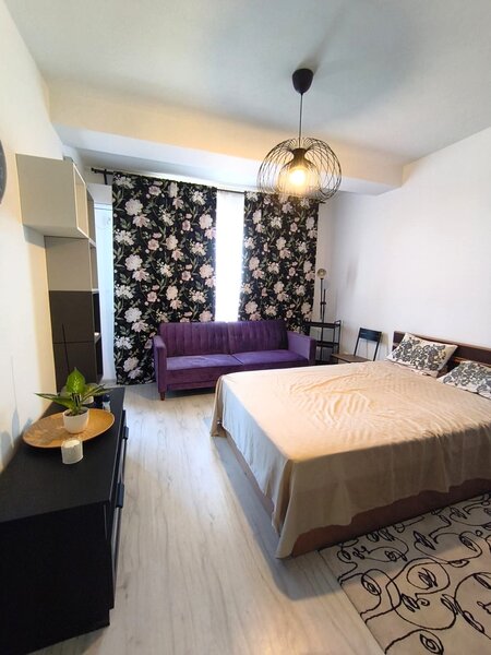 Militari Residence, garsoniera, loc de parcare inclus, 300 eur.