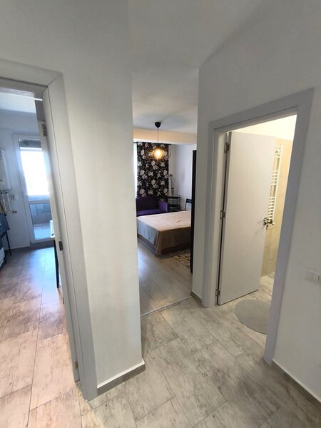 Militari Residence, garsoniera, loc de parcare inclus, 300 eur.